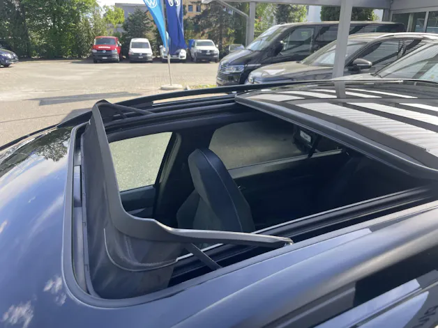 VW Golf VIII Variant 2.0 TSI R-Line DSG 4motion