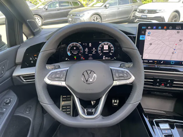 VW Golf VIII Variant 2.0 TSI R-Line DSG 4motion