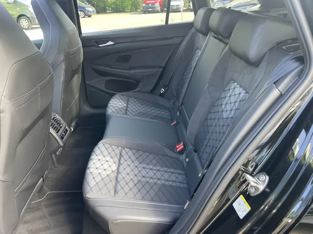 VW Golf VIII Variant 2.0 TSI R-Line DSG 4motion