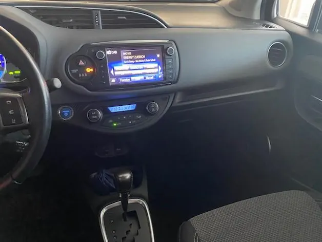 Toyota Yaris 1.5 VVT-i HSD Trend