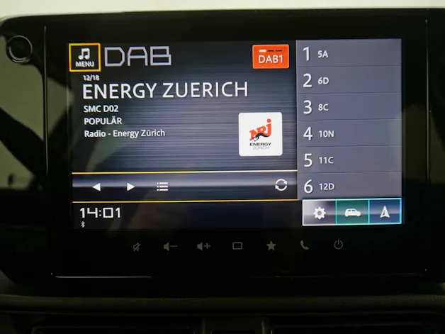 Suzuki Swift 1.2 Sakura Top Hybrid 4x4
