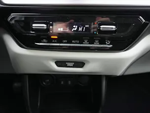 Suzuki Swift 1.2 Sakura Top Hybrid 4x4