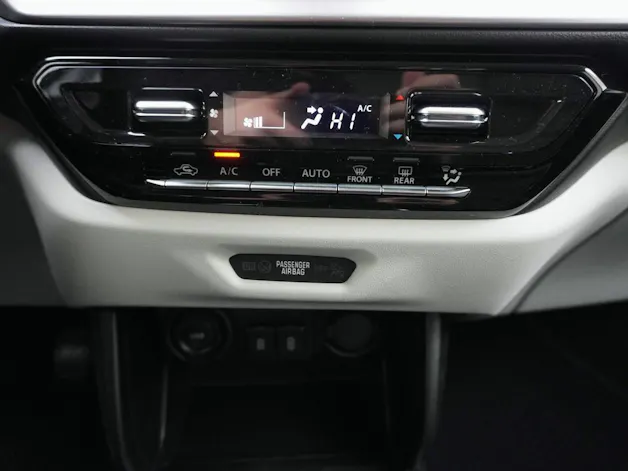 Suzuki Swift 1.2 Sakura Top Hybrid 4x4