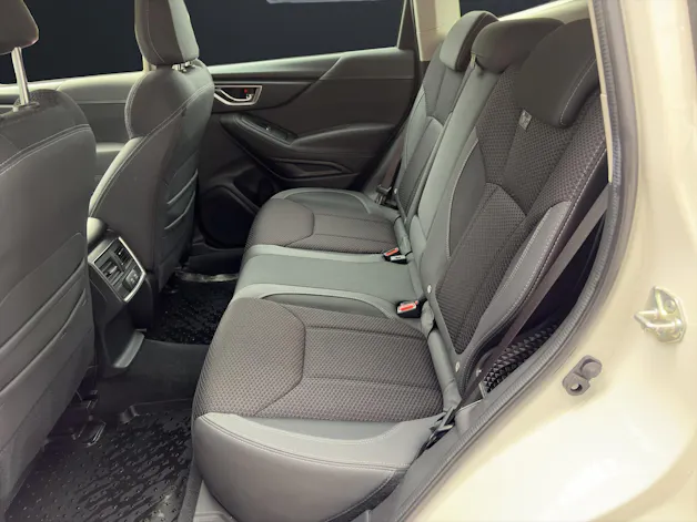 Subaru Forester Station 2.0i e-Boxer Swiss Plus