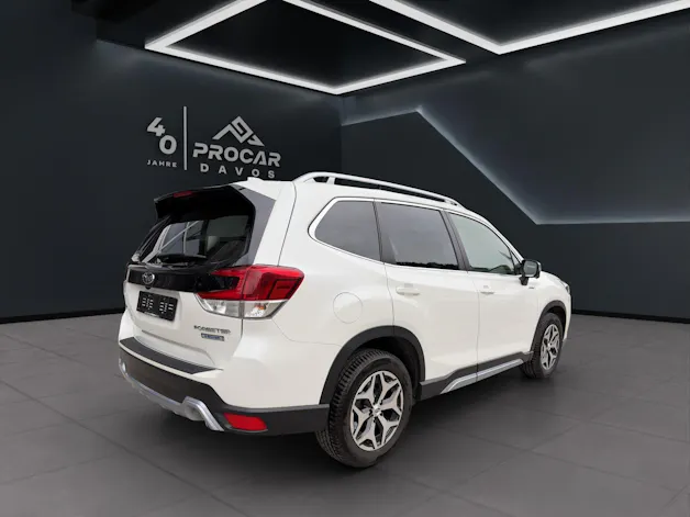 Subaru Forester Station 2.0i e-Boxer Swiss Plus