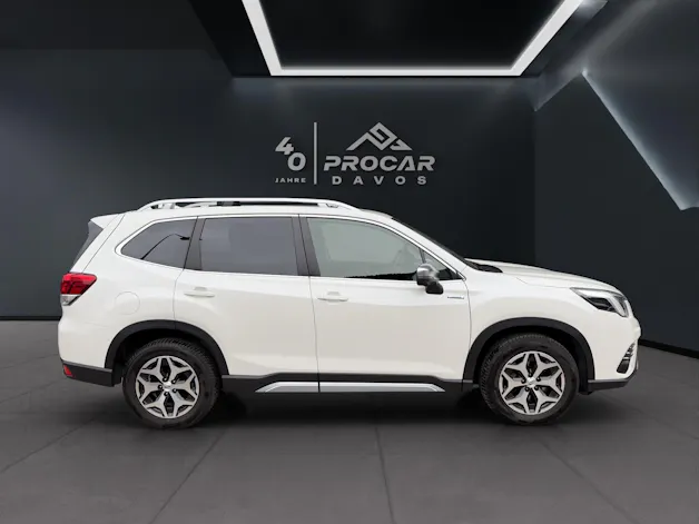Subaru Forester Station 2.0i e-Boxer Swiss Plus