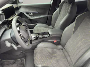 Peugeot 2008 1.2 Hybrid 145 PS GT