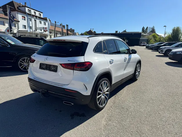 Mercedes-Benz GLA 200 4Matic AMG Line 8G-DCT