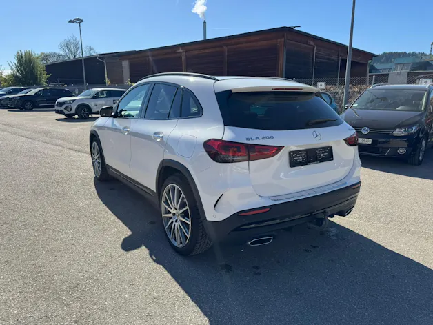 Mercedes-Benz GLA 200 4Matic AMG Line 8G-DCT