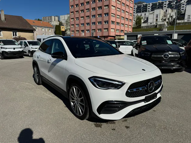 Mercedes-Benz GLA 200 4Matic AMG Line 8G-DCT
