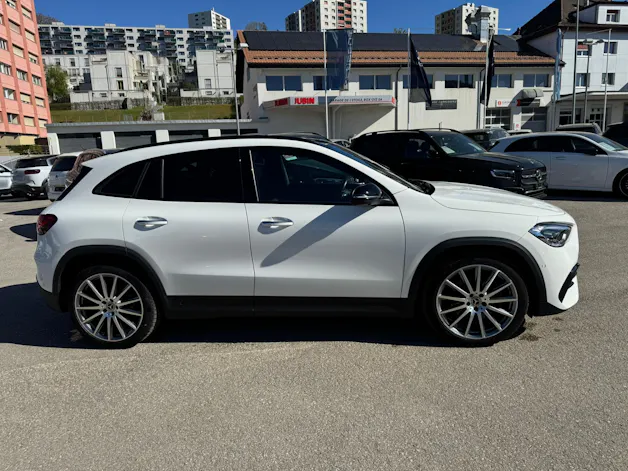 Mercedes-Benz GLA 200 4Matic AMG Line 8G-DCT