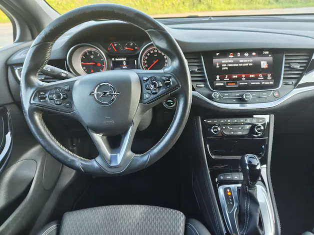 Opel Astra 1.6i Turbo OPC Line Automatic