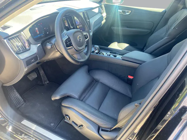 Volvo XC60 B5 Benzin Mild Hybrid AWD Plus Dark Geartronic
