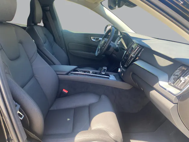 Volvo XC60 B5 Benzin Mild Hybrid AWD Plus Dark Geartronic