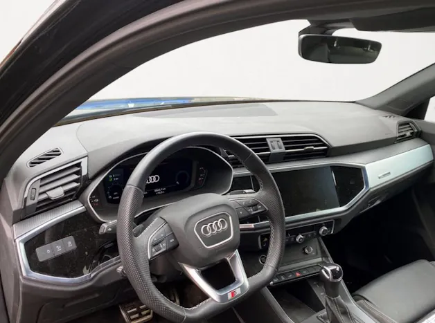 Audi Q3 45 TFSI e S line S-tronic