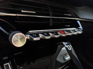 Peugeot 2008 1.2 PureTech Allure EAT8