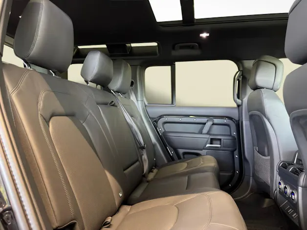 Land Rover Defender 110 3.0 D I6 350 X-Dynamic HSE