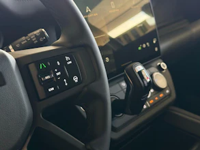 https://vehicle.imgix.net/4298672/d4198405-e1d5-41e3-b743-81bbfb527fcd.jpg