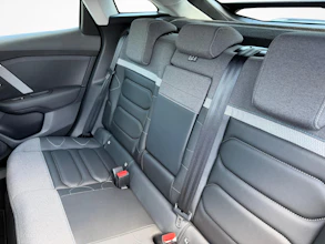 https://vehicle.imgix.net/4298788/b9d38881-db62-4a47-a706-fe3af77bcc34.jpg