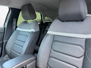 https://vehicle.imgix.net/4298788/eff15c54-4d54-4b79-b019-888889e18ece.jpg
