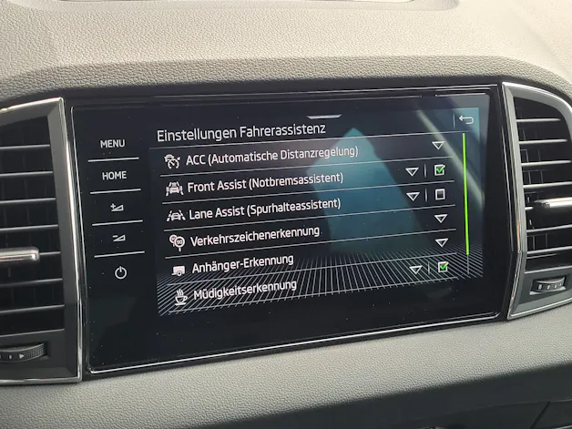 Škoda Karoq 2.0 TDI CR Style 4x4 DSG *Anhängerkupplung+8-fach bereift*