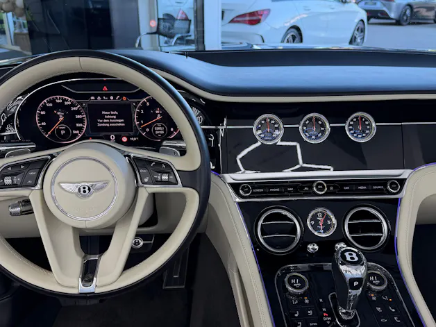 Bentley Continental GTC 4.0 V8