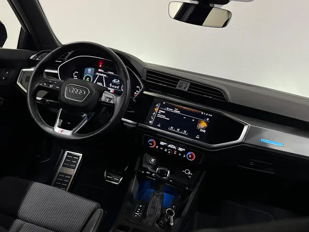 Audi Q3 45 TFSI e S line S-tronic