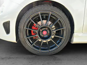 Fiat 695C 1.4 16V Turbo Abarth XSR Yamaha Dualogic