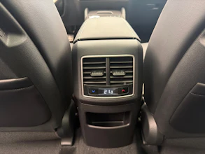 https://vehicle.imgix.net/4299278/bea34ea8-30b4-4af0-a5e5-9ef998fa696c.jpg