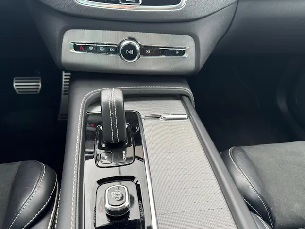 Volvo XC90 2.0 T8 TE R-Design 7P. eAWD / ab 3,99% Leasing bei Abschluss einer Protect Autoversicherung