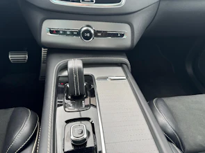 immagine del veicolo VOLVO XC90 2.0 T8 TE R-Design 7P. eAWD / ab 3,99% Leasing bei Abschluss einer Protect Autoversicherung