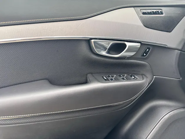 Volvo XC90 2.0 T8 TE R-Design 7P. eAWD / ab 3,99% Leasing bei Abschluss einer Protect Autoversicherung