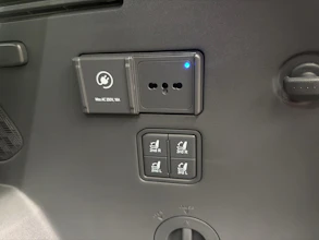 https://vehicle.imgix.net/4299447/32b8c07d-3f5e-4327-8297-42cb2f8af06c.jpg