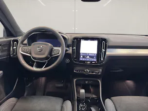 Volvo XC40 2.0 B3 MH Plus Dark