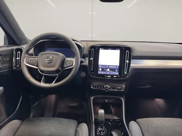 Volvo XC40 2.0 B3 MH Plus Dark