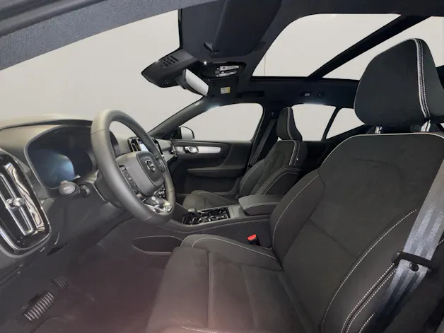 Volvo XC40 2.0 B3 MH Plus Dark