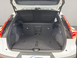 Volvo XC40 2.0 B3 MH Plus Dark