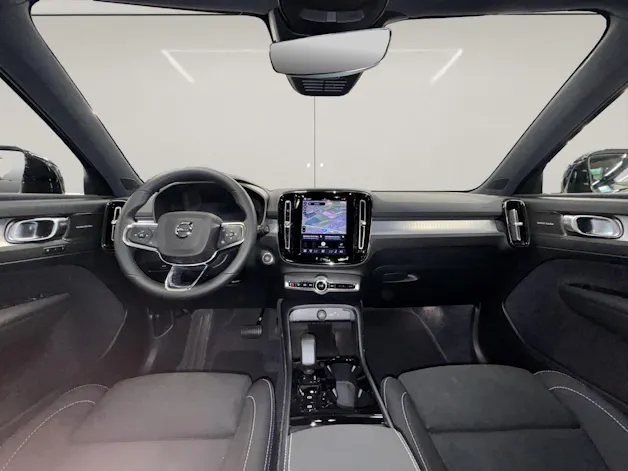 Volvo XC40 2.0 B3 MH Plus Dark