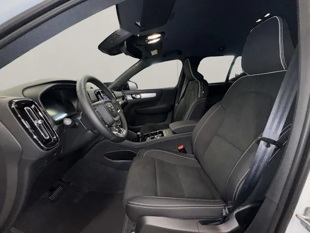 Volvo XC40 2.0 B3 MH Plus Dark