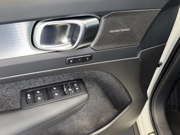 Volvo XC40 2.0 B3 MH Plus Dark