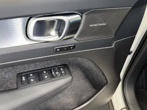 Volvo XC40 2.0 B3 MH Plus Dark