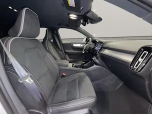 Volvo XC40 2.0 B3 MH Plus Dark