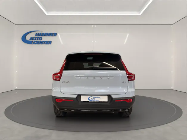 Volvo XC40 2.0 B3 MH Plus Dark