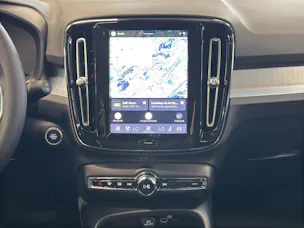 Volvo XC40 2.0 B3 MH Plus Dark