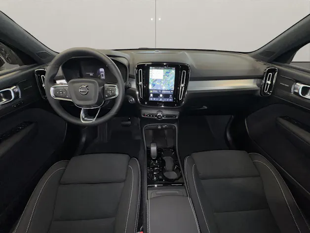 Volvo XC40 2.0 B3 MH Plus Dark