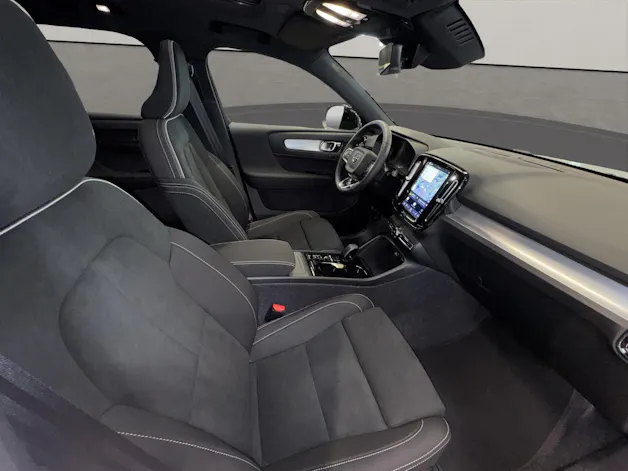 Volvo XC40 2.0 B3 MH Plus Dark