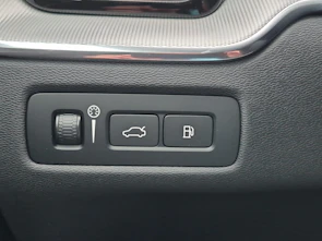 Fahrzeugbild VOLVO XC60 2.0 T6 TE R-Design eAWD / ab 0,99% Leasing bei Abschluss einer Protect Autoversicherung