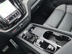 Fahrzeugbild VOLVO XC60 2.0 T6 TE R-Design eAWD / ab 0,99% Leasing bei Abschluss einer Protect Autoversicherung