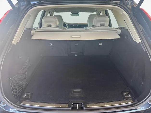 Volvo XC60 2.0 B5 MH Plus Bright AWD / Jetzt mit attraktivem 1.9% Leasing!