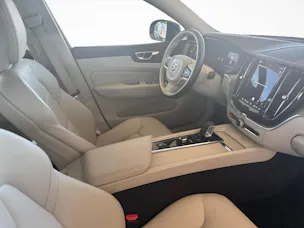 Volvo XC60 2.0 B5 MH Plus Bright AWD / Jetzt mit attraktivem 1.9% Leasing!